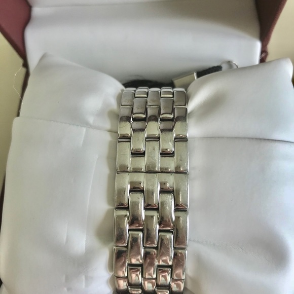 🔴UNISEX LUCIEN PICCARD STAINLESS WATCH. - Picture 2 of 4